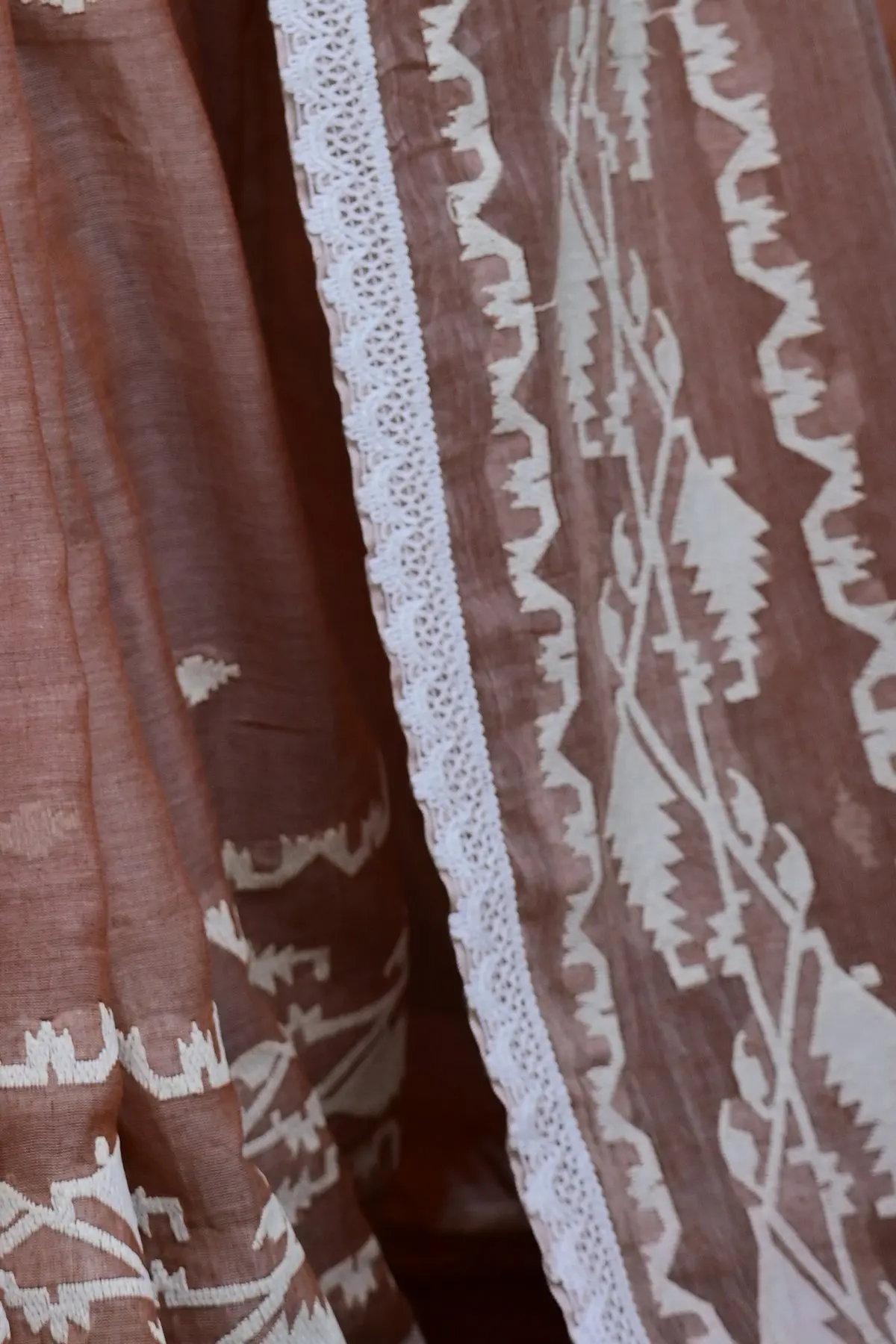 Dusty rose cotton saree with white lace border, pallu