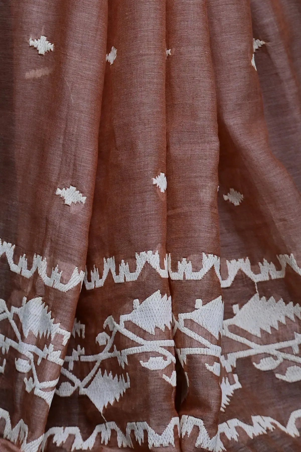 Dusty rose cotton saree with white lace border, border