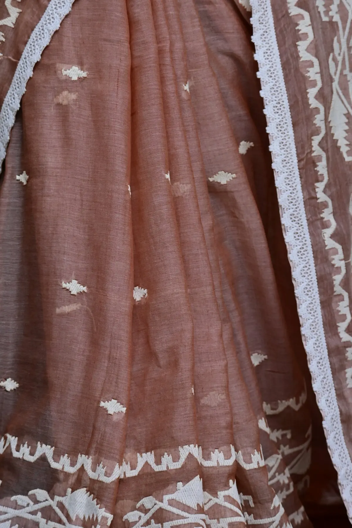 Dusty rose cotton saree with white lace border, overall view