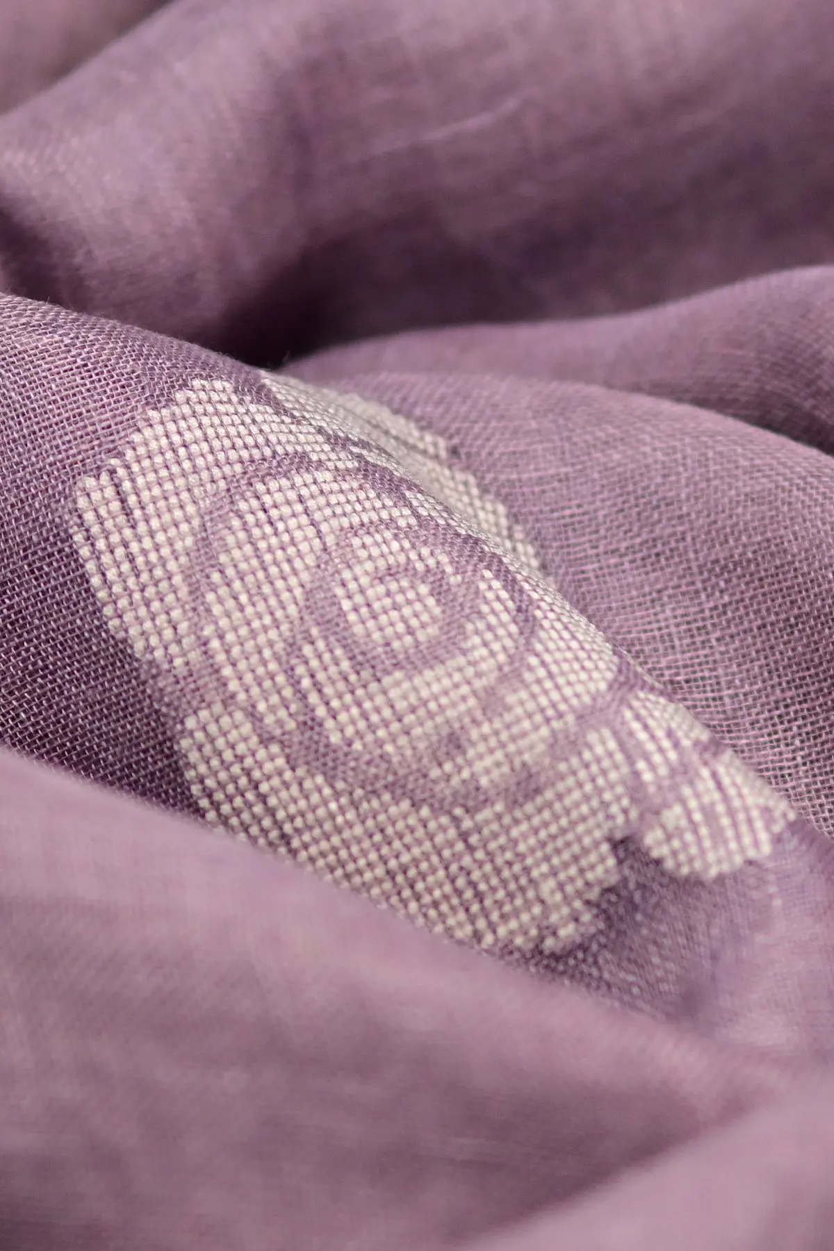 Mauve linen saree with rose motifs, close-up